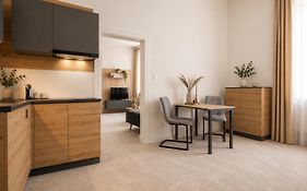 Alure Residences 5 - 24H Self Check-In & Private Parking Next To The Apartment Building Included, City Center Right On Snp Square In A Quiet Passage, New Building, Best Deal In Town